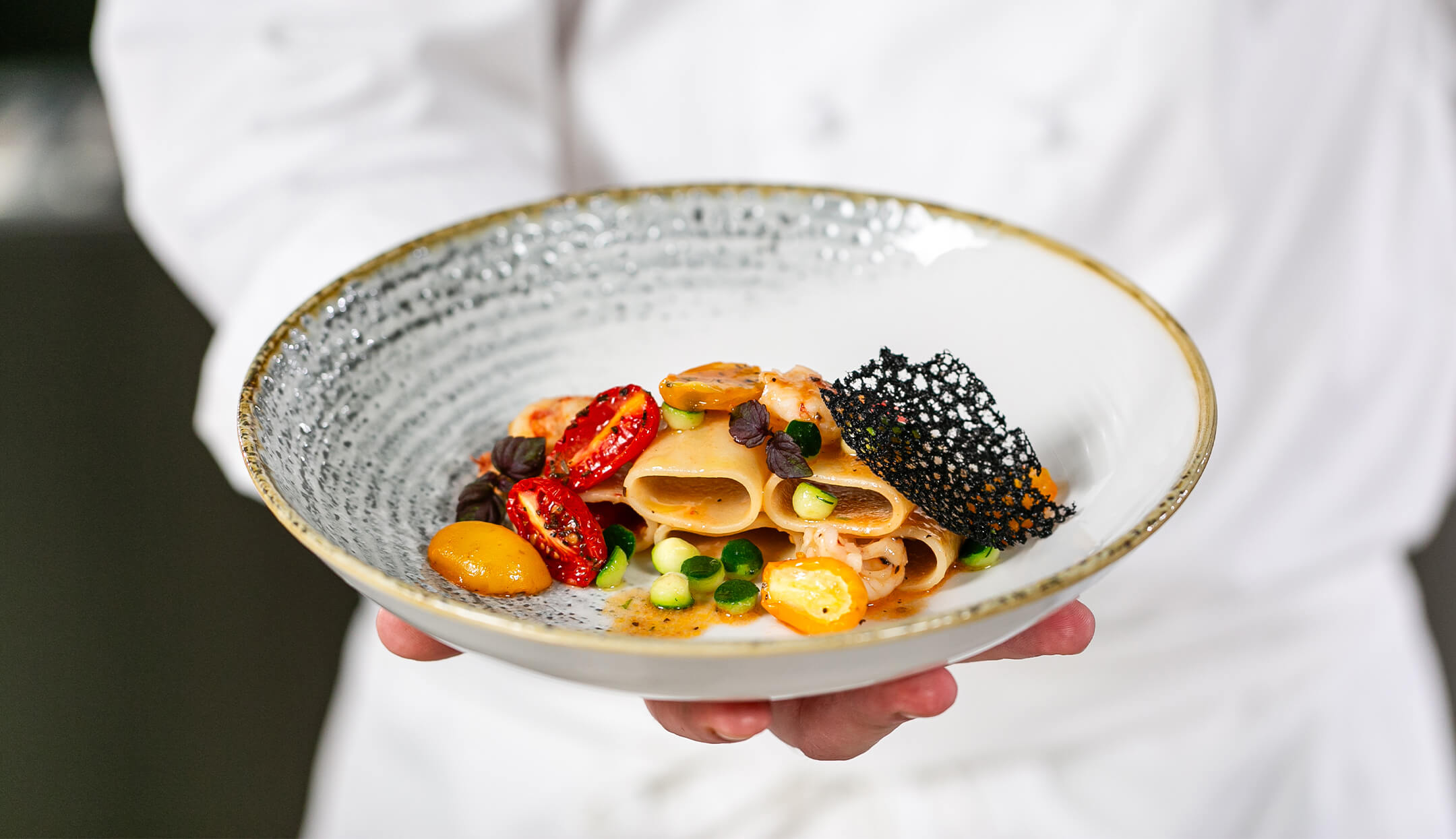 Piatto in primo piano cucinato da uno chef MARR