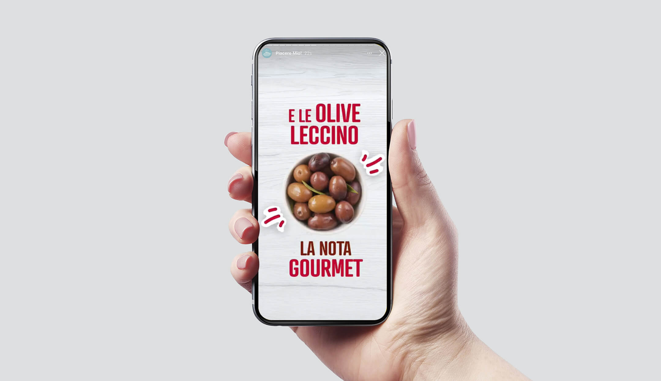 Smartphone con post social Piacere Mio!